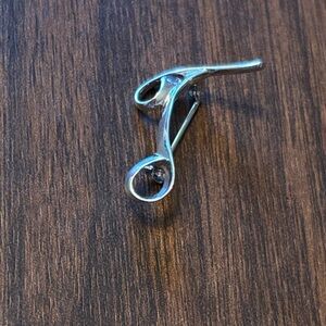 Sarah Coventry Elegant Silver T Brooch